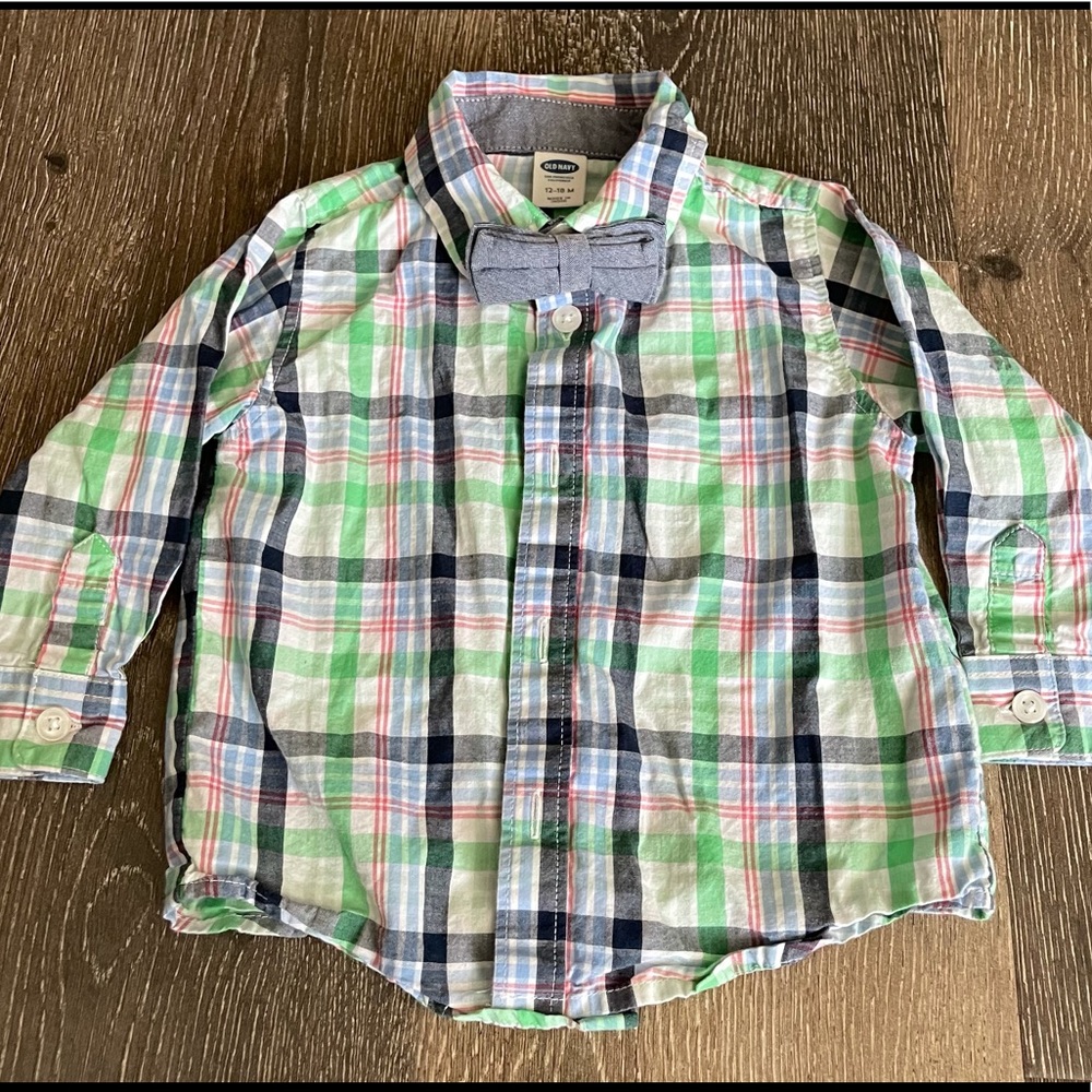 Lot of button down 12-18 mos shirts